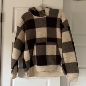 Super fluffy sweater great for winter and fall